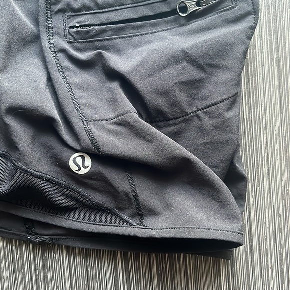 Lululemon Hotty Hot Shorts 2.5” ✧ Black ✧ Size 4 - Picture 6 of 9